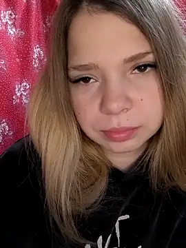 Snapshot of Zuli_Kiska chatting on 12.05.25 Zuli Kiska online show from 12.05.25