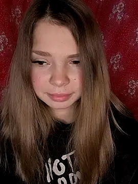 Snapshot of Zuli_Kiska chatting on 12.15.25 Zuli Kiska online show from 12.15.25