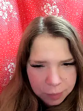 Snapshot of Zuli_Kiska chatting on 12.17.25 Zuli Kiska online show from 12.17.25