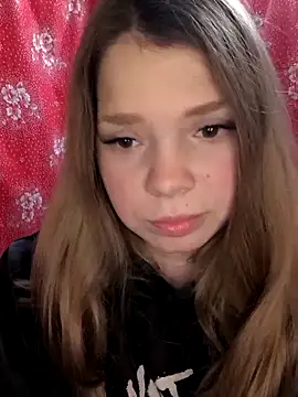 Snapshot of Zuli_Kiska chatting on 12.17.25 Zuli Kiska online show from 12.17.25