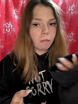 Snapshot of Zuli_Kiska chatting on 12.20.25 Zuli Kiska online show from 12.20.25