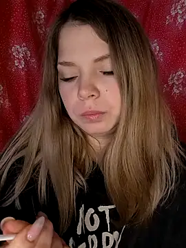 Snapshot of Zuli_Kiska chatting on 12.22.25 Zuli Kiska online show from 12.22.25