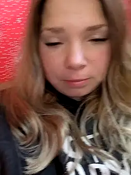 Snapshot of Zuli_Kiska chatting on 01.10.26 Zuli Kiska online show from 01.10.26