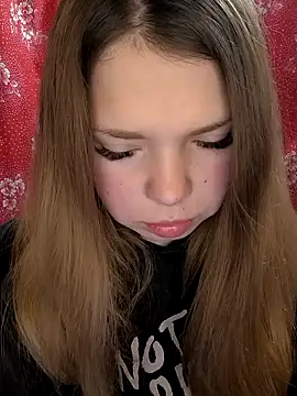 Snapshot of Zuli_Kiska chatting on 02.18.26 Zuli Kiska online show from 02.18.26