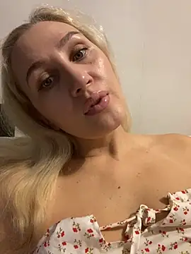 YourBlondee online show from 11.26.25