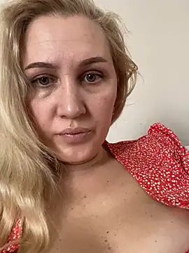 YourBlondee online show from 02.24.26