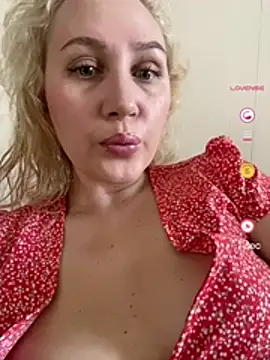 YourBlondee online show from 04.27.26