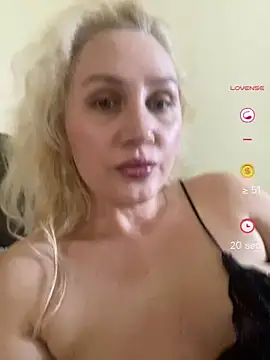 YourBlondee online show from 05.04.26