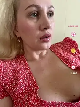 YourBlondee online show from 05.05.26