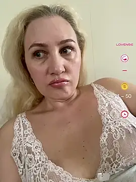 YourBlondee online show from 06.08.26