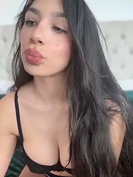 Snapshot of LoveLillyy chatting on 01.22.25 LoveLillyy online show from 01.22.25