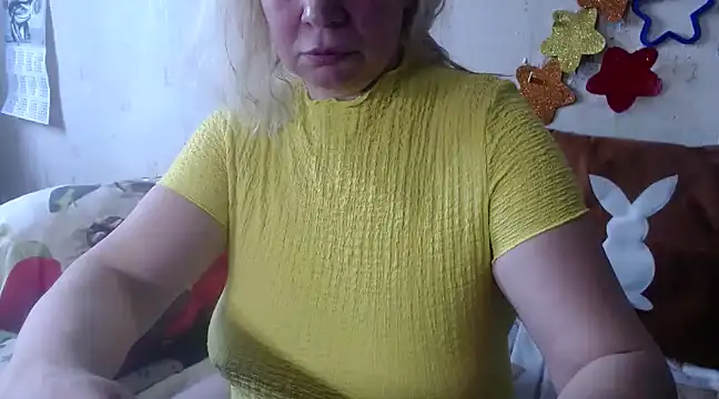 Snapshot of QueenLana chatting on 03.04.25 QueenLana online show from 03.04.25