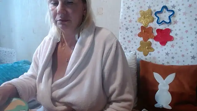 Snapshot of QueenLana chatting on 09.08.25 QueenLana online show from 09.08.25