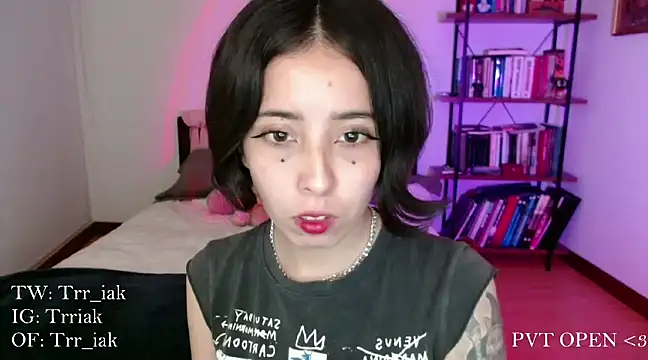 Snapshot of babyluna_8_8 chatting on 01.15.25 babyluna 8 8 online show from 01.15.25