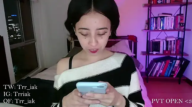 Snapshot of babyluna_8_8 chatting on 01.28.25 babyluna 8 8 online show from 01.28.25