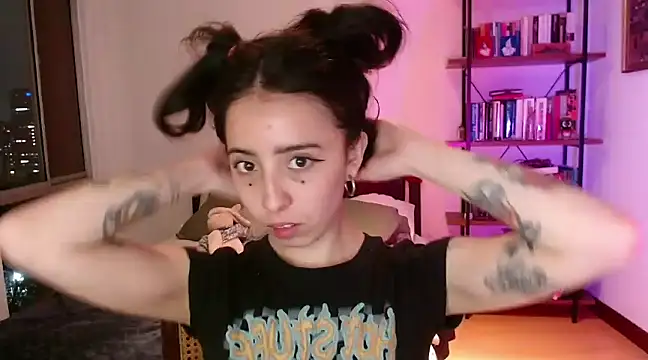 Snapshot of babyluna_8_8 chatting on 02.27.25 babyluna 8 8 online show from 02.27.25