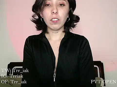 Snapshot of babyluna_8_8 chatting on 11.28.25 babyluna 8 8 online show from 11.28.25