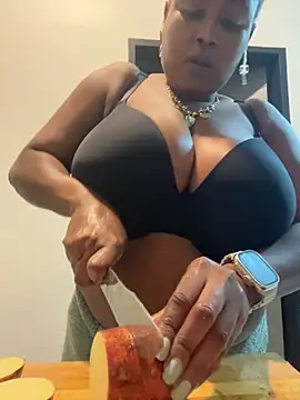 Snapshot of Sexy-Bubbles chatting on 02.18.26 Sexy-Bubbles online show from 02.18.26