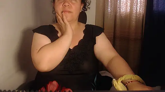 Snapshot of agathamiller01 chatting on 06.18.26 agathamiller01 online show from 06.18.26