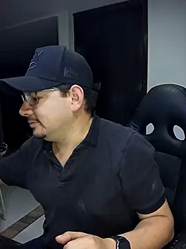 Snapshot of Javibell93 chatting on 02.25.26 Javibell93 online show from 02.25.26