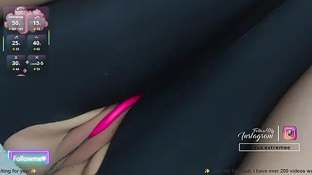 Snapshot of eva_cuper chatting on 11.17.25 eva cuper online show from 11.17.25