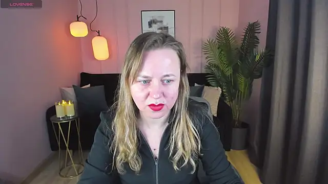 Snapshot of GabrielGold chatting on 02.20.25 GabrielGold online show from 02.20.25