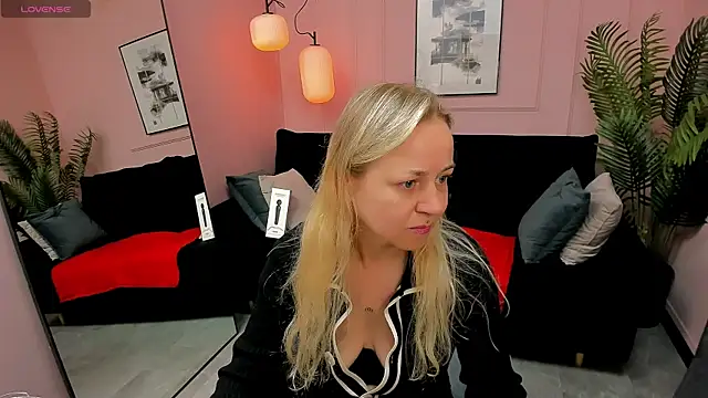 Snapshot of GabrielGold chatting on 05.15.26 GabrielGold online show from 05.15.26