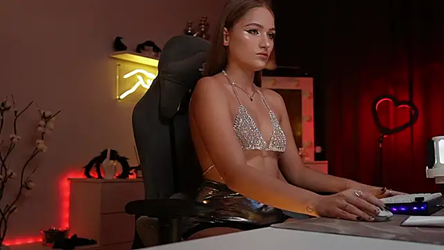 MrsTenderBeast online show from 11.17.25