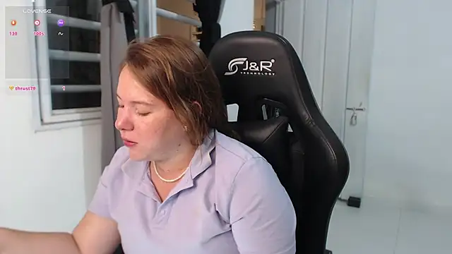 Snapshot of tamy_shine87 chatting on 12.18.25 tamy shine87 online show from 12.18.25