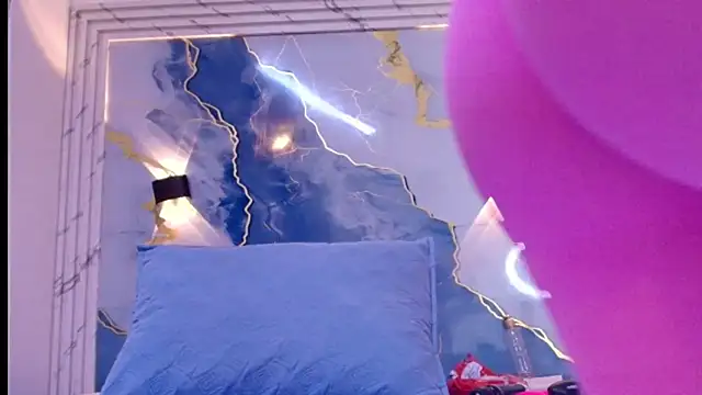 lorrayne  online show from 10.10.25