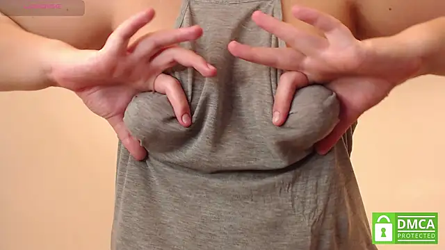 Snapshot of mollywayne chatting on 12.27.24 mollywayne online show from 12.27.24