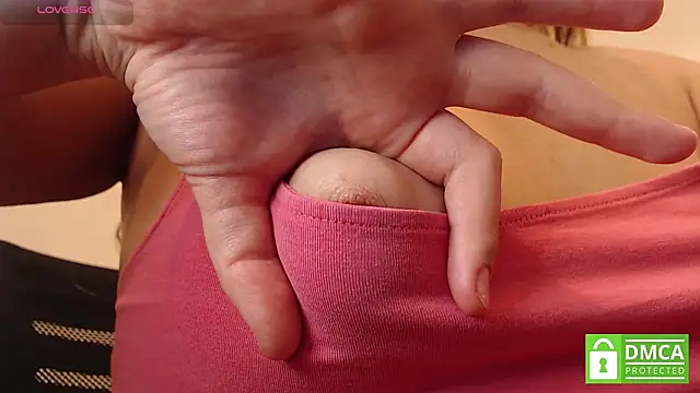 Snapshot of mollywayne chatting on 12.28.24 mollywayne online show from 12.28.24