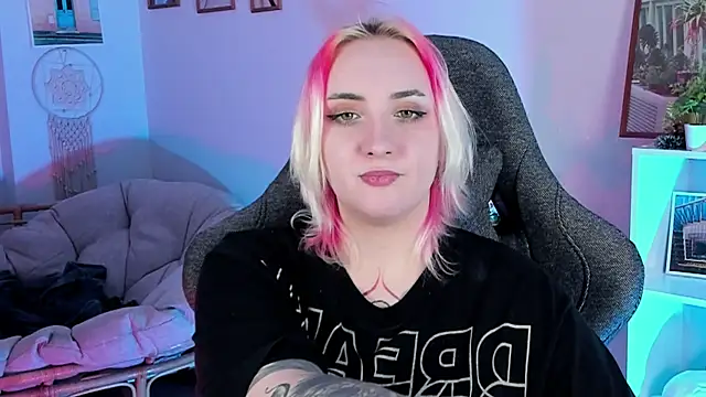 AsheLucker online show from 03.03.25