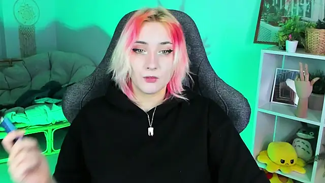 AsheLucker online show from 03.10.25