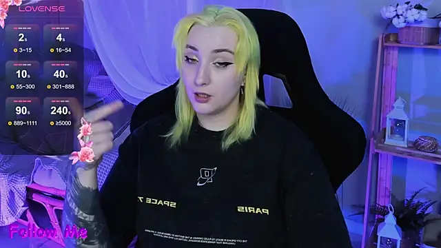 AsheLucker online show from 10.02.25