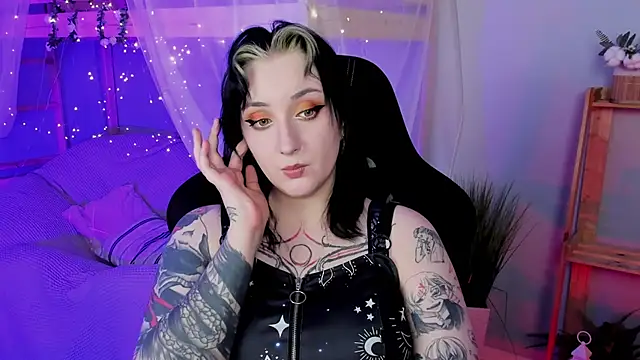 AsheLucker online show from 10.17.25