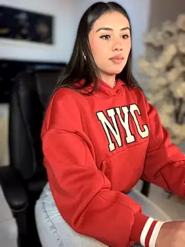 Snapshot of Ambar_pe_ chatting on 10.31.25 Ambar pe online show from 10.31.25