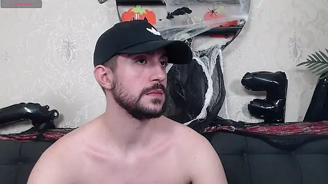 Snapshot of Dylan_Best chatting on 10.30.25 Dylan Best online show from 10.30.25