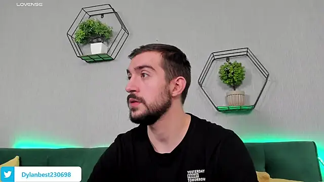 Snapshot of Dylan_Best chatting on 11.05.25 Dylan Best online show from 11.05.25