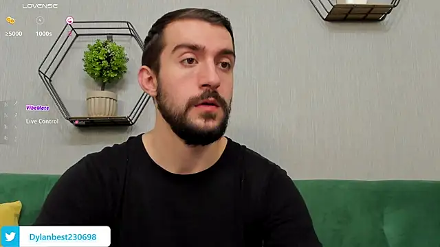 Snapshot of Dylan_Best chatting on 11.17.25 Dylan Best online show from 11.17.25