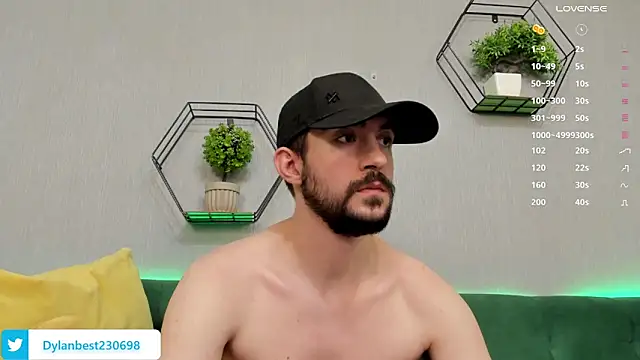 Snapshot of Dylan_Best chatting on 11.18.25 Dylan Best online show from 11.18.25