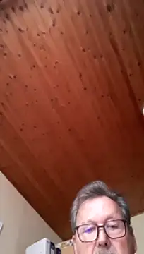 Snapshot of Einhorn527 chatting on 12.16.25 Einhorn527 online show from 12.16.25