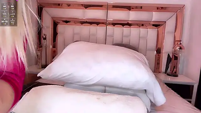 Snapshot of im_yours_01 chatting on 01.19.25 im yours 01 online show from 01.19.25