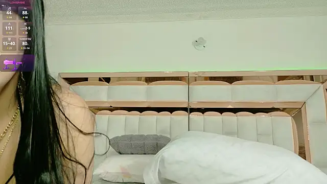 Snapshot of im_yours_01 chatting on 10.28.25 im yours 01 online show from 10.28.25