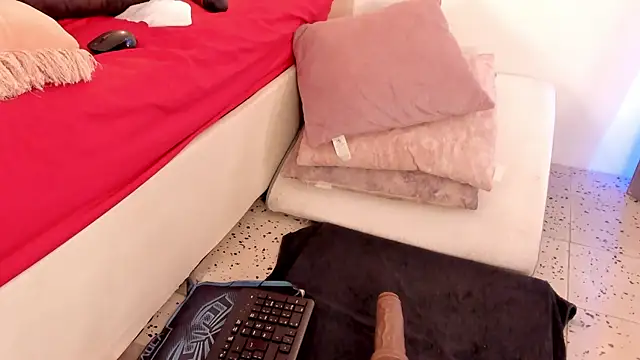 IsiisLovei online show from 01.29.25