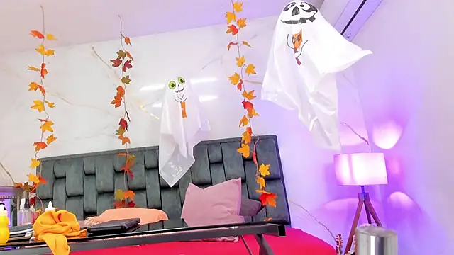 IsiisLovei online show from 10.30.25