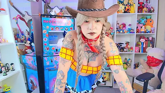 Snapshot of meda_kawaii_ chatting on 10.02.25 meda kawaii  online show from 10.02.25