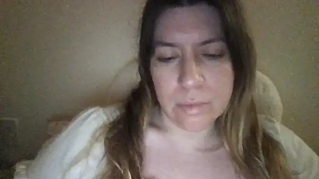 Snapshot of HYPHYtype chatting on 01.29.25 HYPHYtype online show from 01.29.25