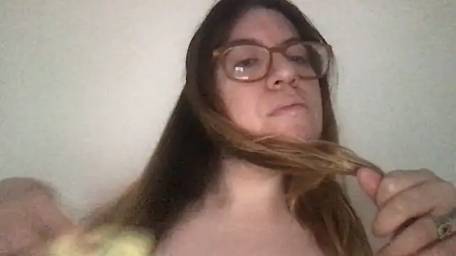 Snapshot of HYPHYtype chatting on 02.06.25 HYPHYtype online show from 02.06.25