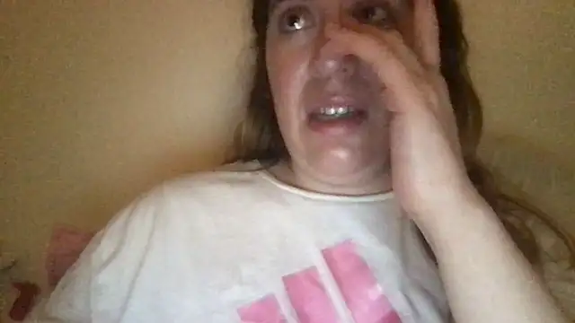 Snapshot of HYPHYtype chatting on 02.09.25 HYPHYtype online show from 02.09.25